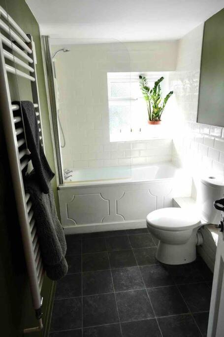 Regency Cottage 10 Minutes From Bath City Centre エクステリア 写真